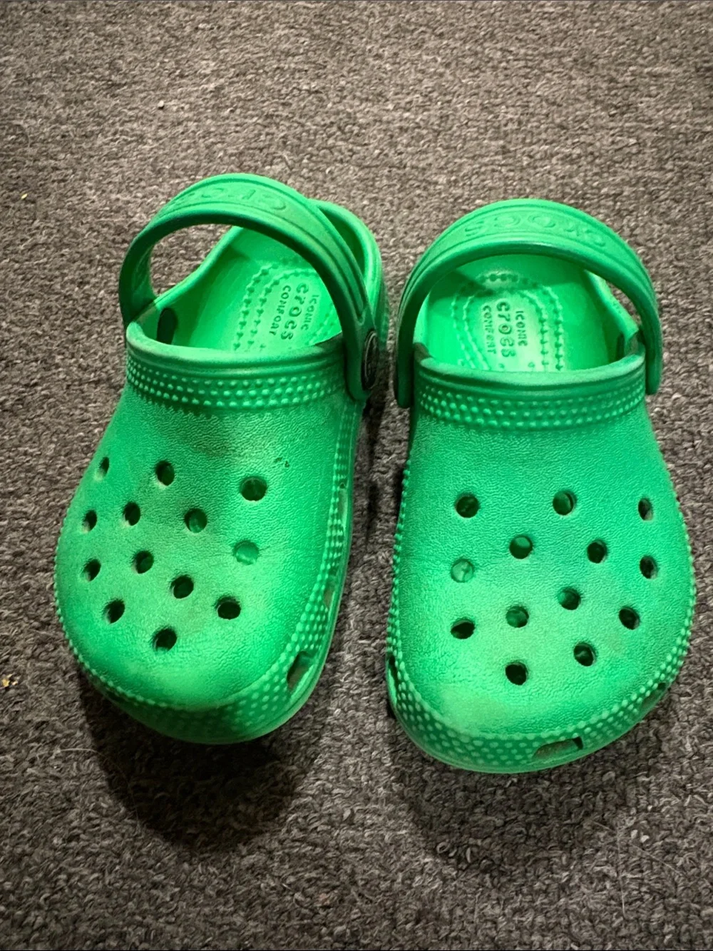 Crocs bright green classic size 7 toddler